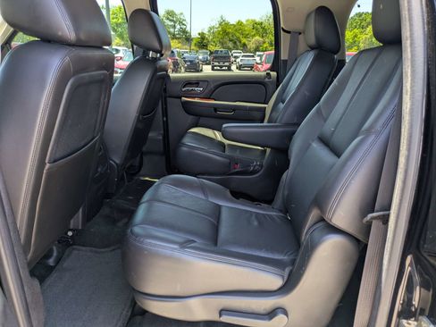 Used 2011 Chevrolet Suburban 2500 LT w/ Luxury Package AWD/4WD image 16