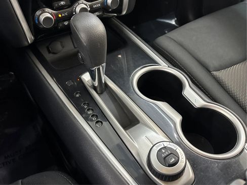 Used 2018 Nissan Pathfinder S image 45