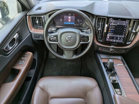 Used 2023 Volvo XC60 B5 Plus AWD/4WD image 16