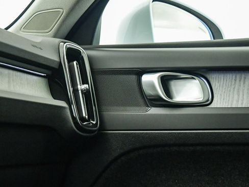 Certified 2025 Volvo XC40 B5 Core w/ Protection Package Premier image 26