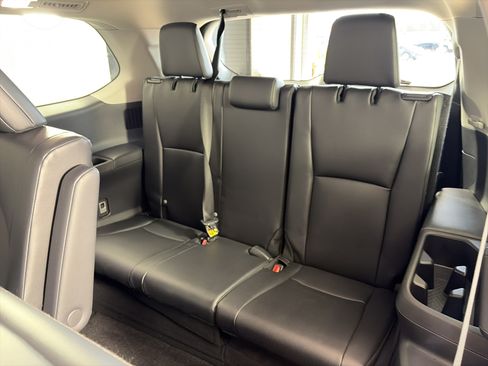 Used 2024 Toyota Grand Highlander AWD image 8