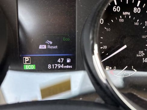 Used 2018 Nissan Rogue SV image 11