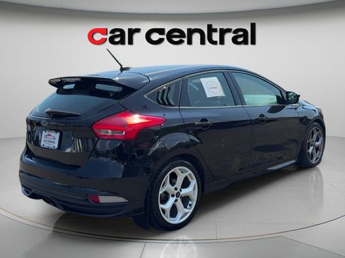 Used 2018 Ford Focus ST FWD image 5
