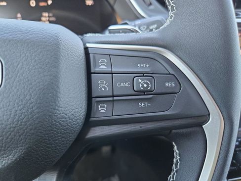 New 2025 Jeep Grand Cherokee L Laredo w/ Luxury Tech Group I RWD image 24
