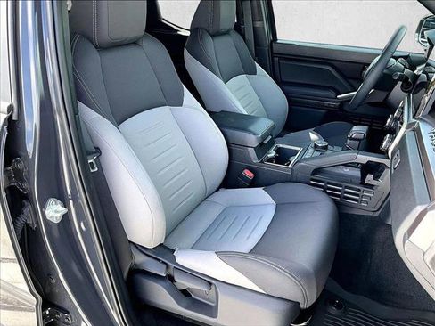 Used 2025 Toyota Tacoma TRD Sport image 9