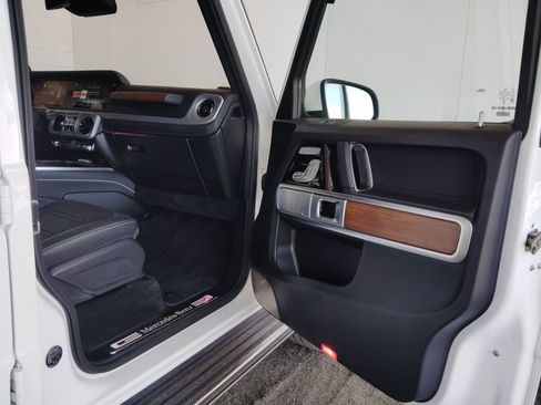 Used 2025 Mercedes-Benz G 550 image 9
