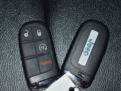 Used 2025 Jeep Compass Limited AWD/4WD image 24