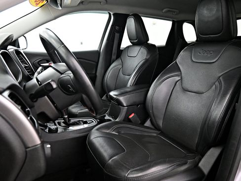 Used 2019 Jeep Cherokee Limited image 6