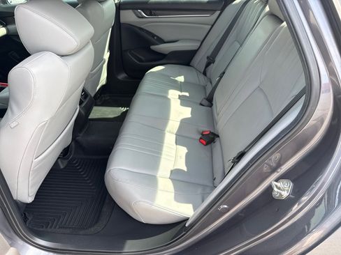 Used 2018 Honda Accord Touring image 11
