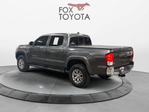 Used 2016 Toyota Tacoma SR5 w/ Exterior Package RWD image 4