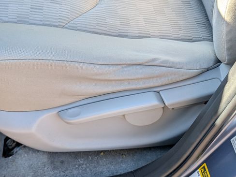 Used 2011 Toyota RAV4 4WD image 19