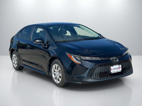Used 2020 Toyota Corolla LE FWD image 3