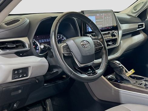 Used 2021 Toyota Highlander Platinum AWD/4WD image 7