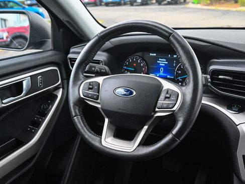 Used 2020 Ford Explorer XLT w/ Equipment Group 202A AWD/4WD image 33