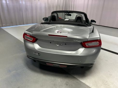 Used 2017 FIAT 124 Spider Classica RWD image 6