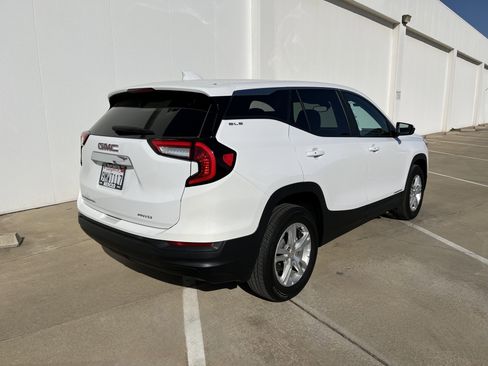 Used 2024 GMC Terrain SLE image 5
