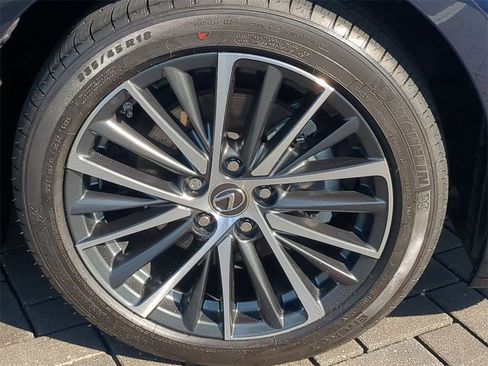 Used 2025 Lexus ES 350 w/ Premium Package image 12