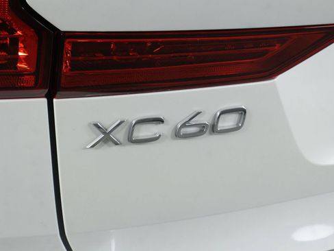 Certified 2023 Volvo XC60 B5 Plus w/ Climate Package FWD image 19