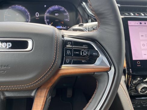 Used 2023 Jeep Grand Cherokee L Summit AWD/4WD image 20
