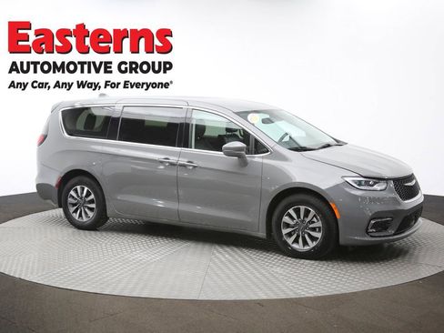 Used 2022 Chrysler Pacifica Touring-L image 48