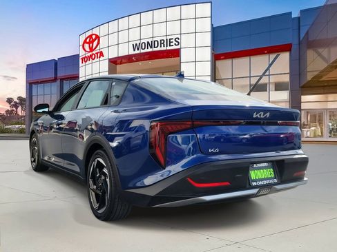Used 2025 Kia K4 EX image 3