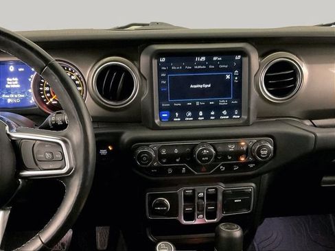 Used 2018 Jeep Wrangler Unlimited Sahara AWD/4WD image 6