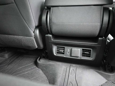 Used 2024 Chevrolet Silverado 1500 LT image 32