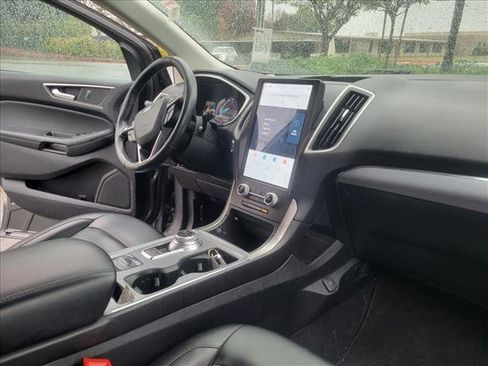 Used 2021 Ford Edge SEL w/ Convenience Package image 10