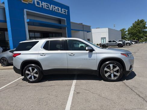 Used 2020 Chevrolet Traverse LT w/ LT Premium Package AWD/4WD image 2