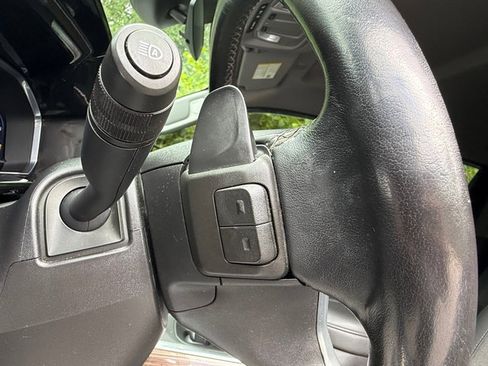 Used 2022 Chevrolet Silverado 1500 LT AWD/4WD image 14