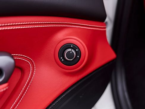 Used 2022 Ferrari F8 Tributo RWD image 43