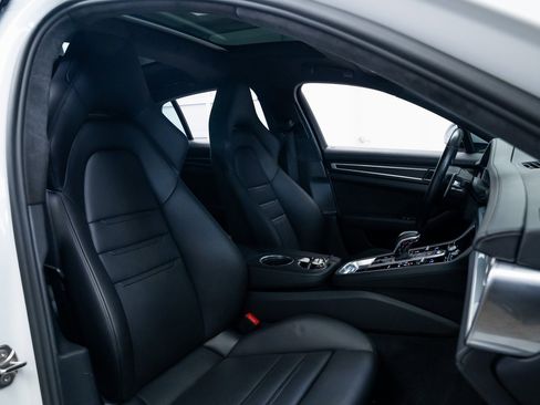 Used 2019 Porsche Panamera Turbo image 24
