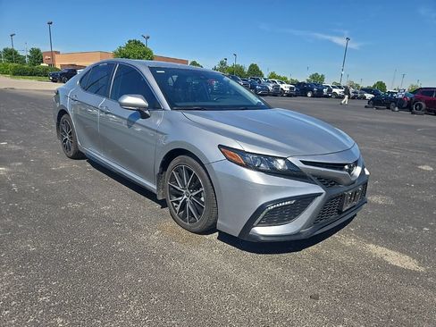 Used 2024 Toyota Camry SE FWD image 2
