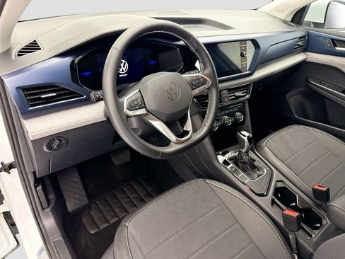 Used 2024 Volkswagen Taos SE FWD image 9