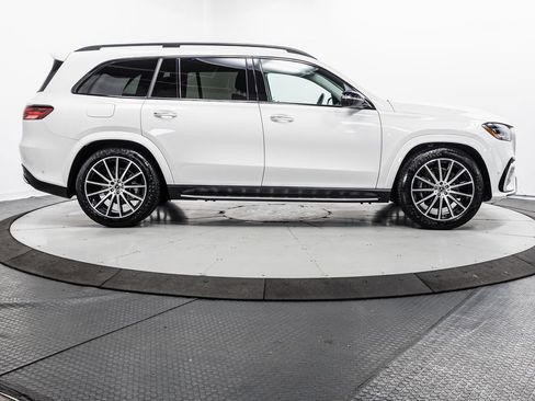 Used 2024 Mercedes-Benz GLS 450 4MATIC w/ AMG Line Exterior image 39