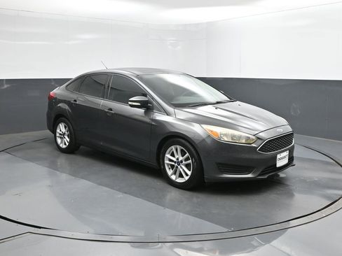 Used 2015 Ford Focus SE image 25