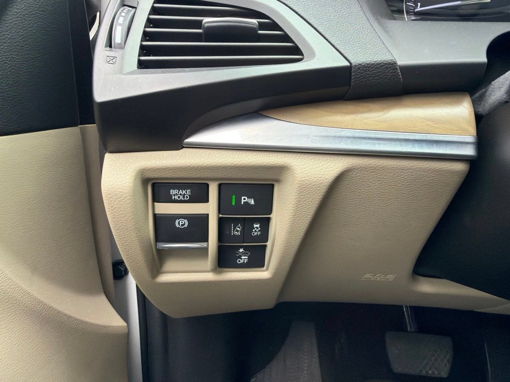 Used 2020 Acura MDX w/ Technology Package AWD/4WD image 35