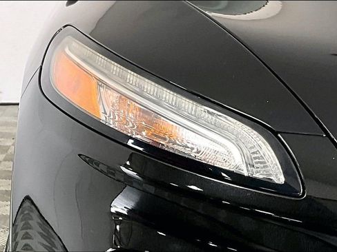 Used 2015 Jeep Cherokee Sport image 27