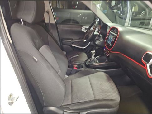 Used 2020 Kia Soul LX image 12