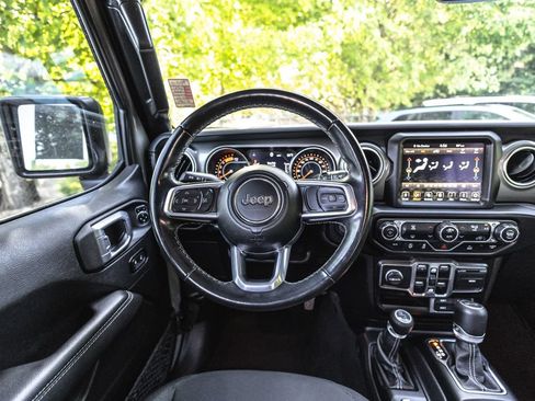 Used 2021 Jeep Wrangler Unlimited Sahara AWD/4WD image 22