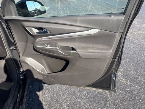 Used 2022 Chevrolet Bolt EUV LT w/ Comfort Package image 17