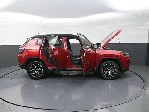 Used 2025 Jeep Compass Limited AWD/4WD image 46