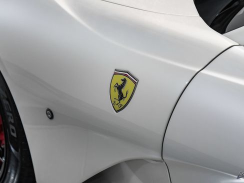 Used 2019 Ferrari 812 Superfast RWD image 40