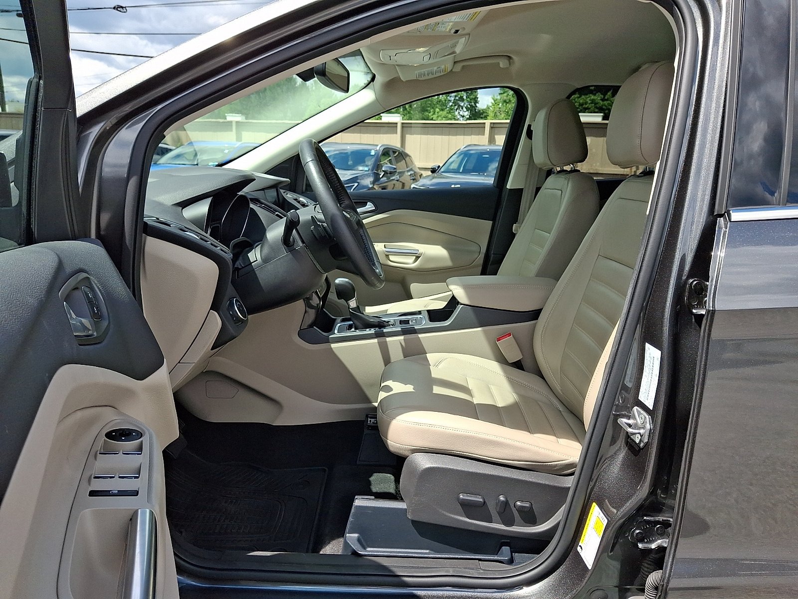 Used 2017 Ford Escape Titanium AWD/4WD image 15