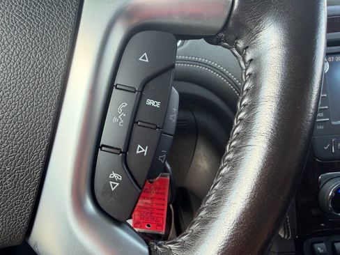 Used 2017 Chevrolet Traverse LT FWD image 22