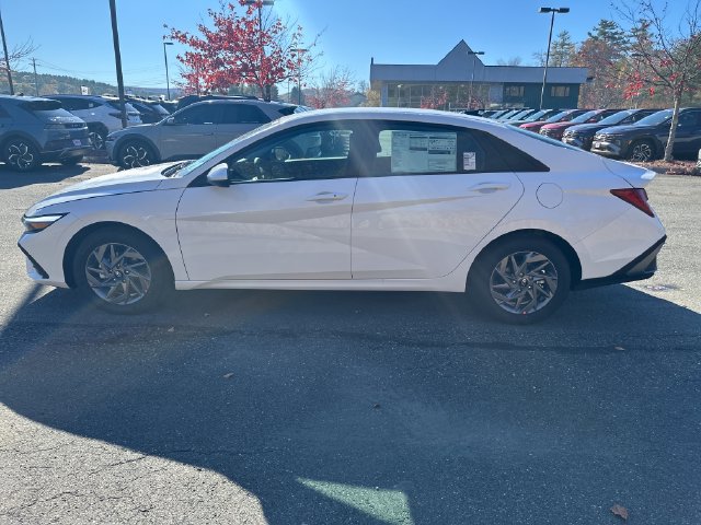 New 2026 Hyundai Elantra Hybrid FWD image 2