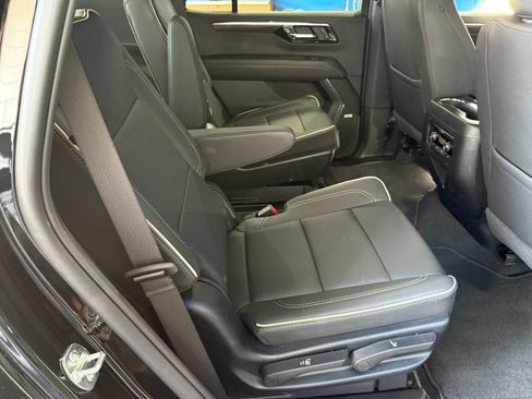 Used 2025 Chevrolet Tahoe Premier AWD/4WD image 4