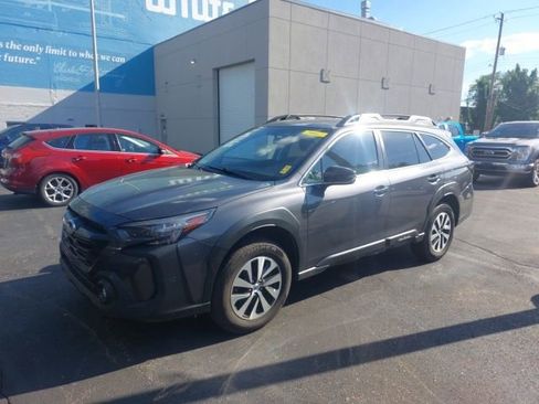 Used 2023 Subaru Outback Premium AWD/4WD image 4