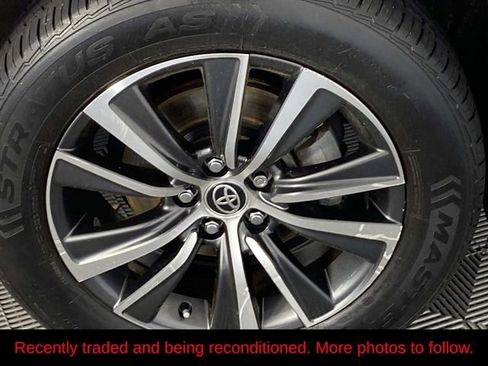 Used 2021 Toyota Venza LE AWD/4WD image 25
