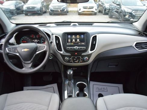 Used 2021 Chevrolet Equinox LS w/ LS Convenience Package image 11